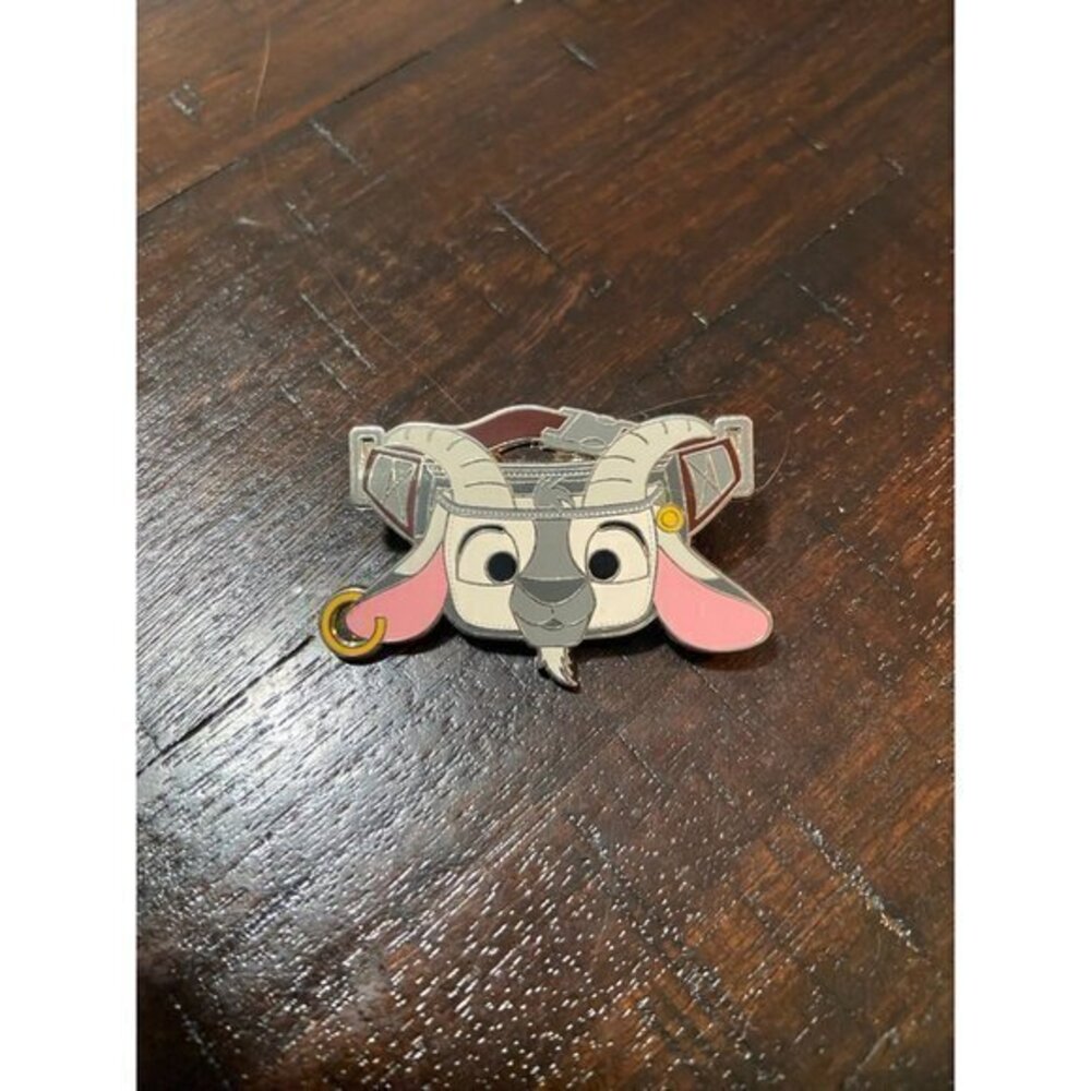 Disney Hunchback of Notre Dame Fanny Pack‎ Trading Pin